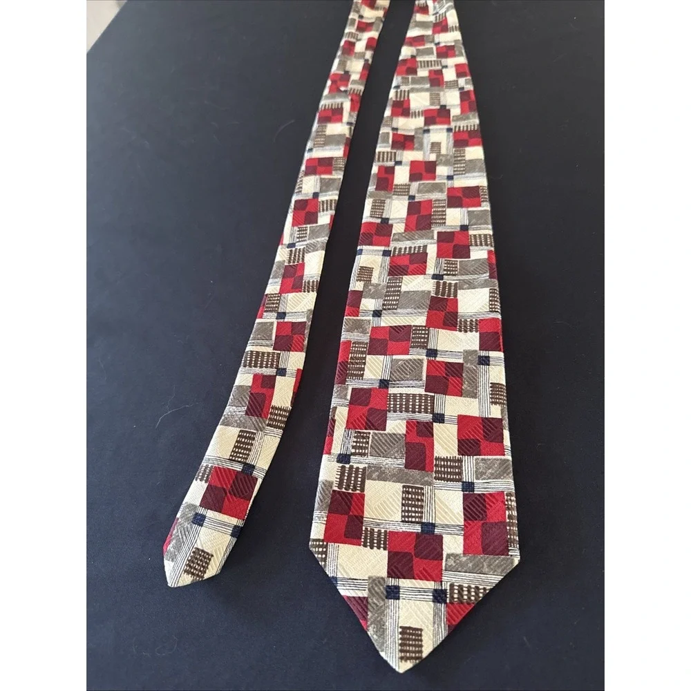Robert Talbott Studio Tie Hand Sewn Finest Silk Geometric Made in‎ USA Preppy